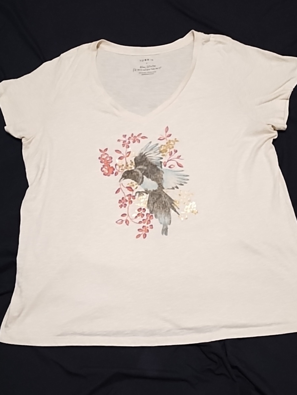 torrid Cream-colored V-Neck Tee with Bird & Floral Print Sz 4x